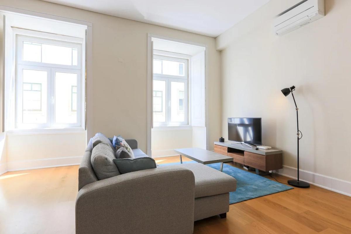 Vibrant Heart Of The 2br Lissabon